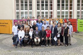 Dr.-Ing. Lars Abrahamczyk mit den Summer School Teilnehmern im Jahr 2015. Foto: Barbara Proschak
