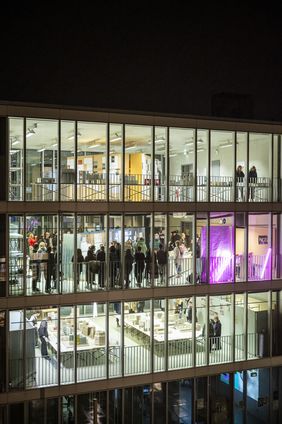 Blick in den Kubus zur Semesterschau go4spring der Fakultät Architektur und Urbanistik an der Bauhaus Universität Weimar. Foto: Thomas Müller