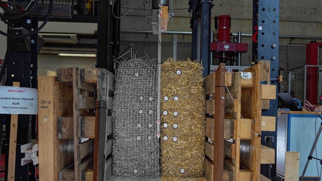 Auswertung des Verformungszustands von Strohballen mittels Optical-Flow-VErfahren sowie codierter Messmarken Auswertung des Verformungszustands von Strohballen mittels Optical-Flow-VErfahren sowie codierter Messmarken