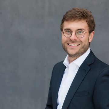 Jun.-Prof. Dr. Christopher Buschow wechselt zum 1. Januar 2024 als Universitätsprofessor für Digitalen Journalismus an die Hamburg Media School (HMS) und TU Hamburg. (Foto: Christian Eckert)