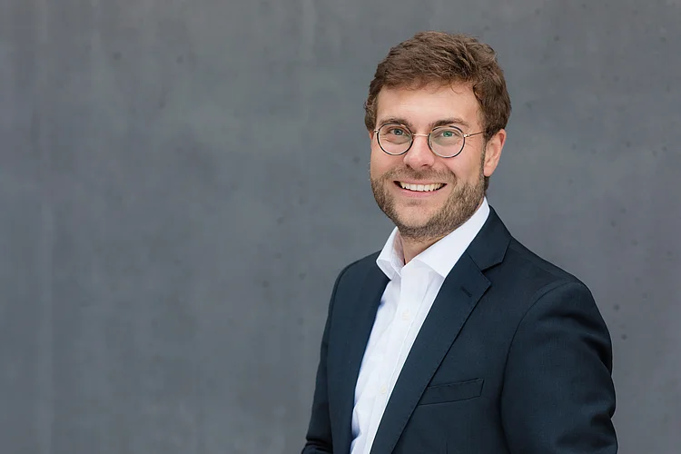 Jun.-Prof. Dr. Christopher Buschow wechselt zum 1. Januar 2024 als Universitätsprofessor für Digitalen Journalismus an die Hamburg Media School (HMS) und TU Hamburg. (Foto: Christian Eckert)