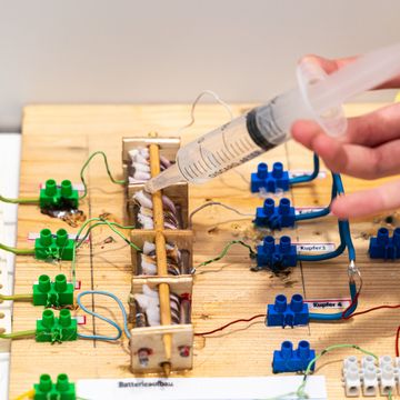 Im neuen SchülerForschungsZentrum Weimar können junge MINT-Talente selbst forschen, erfinden und experimentieren. Foto: Bauhaus-Universität Weimar/ Matthias Eckert