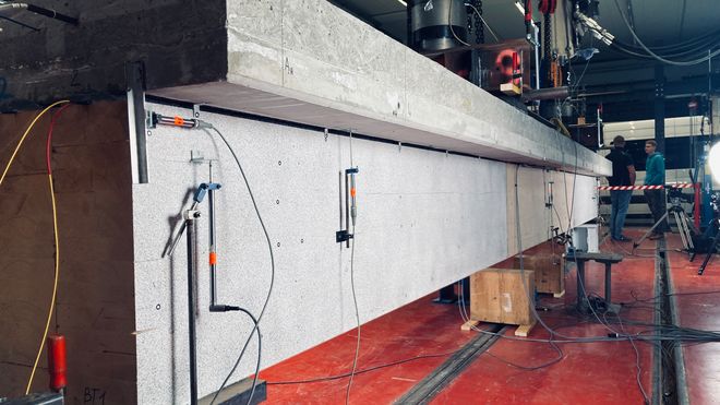 Induktive Wegaufnehmer (IWT) zur Verformungsmessung an einem Holz-Beton-Verbundträger Induktive Wegaufnehmer (IWT) zur Verformungsmessung an einem Holz-Beton-Verbundträger