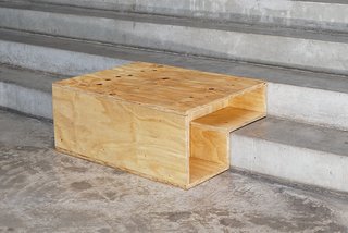 Foto zeigt Holzpodest auf einer Treppe