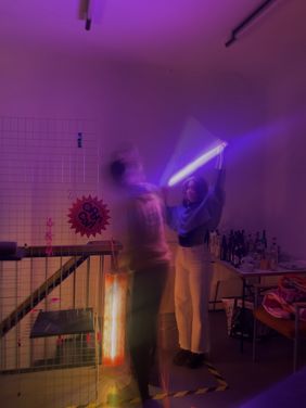 Studierende bei der Arbeit am Pop-Up-Shop »NU«
