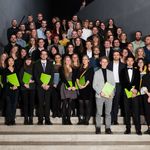 Gruppenfoto der Absolventinnen und Absolventen im Maaster Architektur (Foto: Tobias Adam)