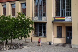 The photo shows Banner with the »Intersex-Inclusive Progress Pride Flag« hanging on the university's Main Building.