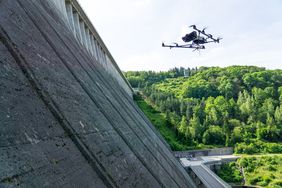 Die Fakultät Bau und Umwelt erforscht zukunftsorientierte neue Technologien sowie die ressourcenschonende Gestaltung der gebauten Umwelt. Foto: Bauhaus-Universität Weimar, Norman Hallermann Die Fakultät Bau und Umwelt erforscht zukunftsorientierte neue Technologien sowie die ressourcenschonende Gestaltung der gebauten Umwelt. Foto: Bauhaus-Universität Weimar, Norman Hallermann