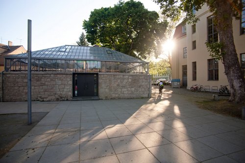 Das Bauhaus.Atelier im Licht der tiefstehenden Sonne. Foto: Jens Hauspurg