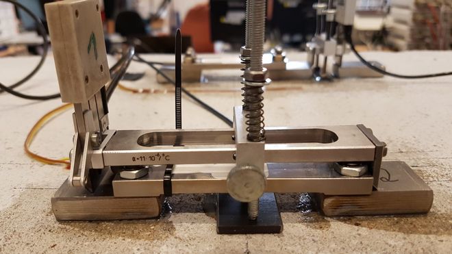 Dehnungsmessung mittels hochpräzisem Wegaufnehmer (DD1) und anschraubbarem Dehnungsaufnehmer (SLB700) im Vergleich Dehnungsmessung mittels hochpräzisem Wegaufnehmer (DD1) und anschraubbarem Dehnungsaufnehmer (SLB700) im Vergleich