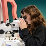 Im neuen SchülerForschungsZentrum Weimar können junge MINT-Talente selbst forschen, erfinden und experimentieren. Foto: Niklas Hamann