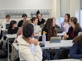Die Studierenden kommen von verschiedenen Partnerhochschulen in Europa und beschäftigen sich eine Woche intensiv mit dem Thema gründen am Beispiel Waldmonitoring. Bauhaus-Universität Weimar, Foto: Dana Höftmann
