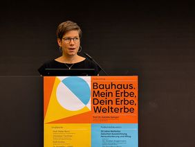 Professorin Daniela Spiegel hielt einen Festvortrag zum Thema »Bauhaus. Mein Erbe, Dein Erbe, Welterbe«. Bauhaus-Universität Weimar, Foto: Dana Höftmann Professorin Daniela Spiegel hielt einen Festvortrag zum Thema »Bauhaus. Mein Erbe, Dein Erbe, Welterbe«. Bauhaus-Universität Weimar, Foto: Dana Höftmann