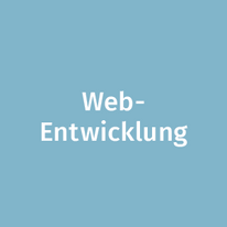Webentwickler*innen erstellen und pflegen Websites und Webanwendungen. Ihre Aufgaben umfassen das Design der Benutzeroberfläche (Frontend), die Erstellung der Server-Logik und Datenbanken (Backend), die Sicherheit, die Performance-Optimierung, Fehlerbehebung, Integration von Diensten, und das Arbeiten mit neuen Technologien.