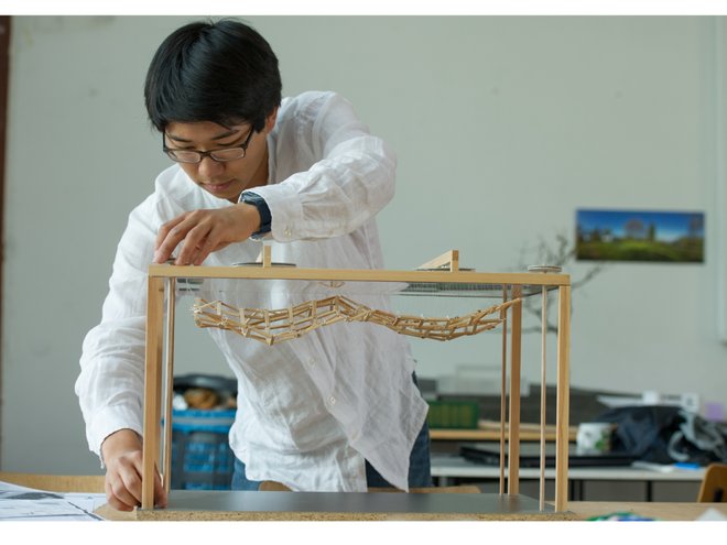 Projektgruppe Wellenquartett: Hikari Masuyama mit dem Modell