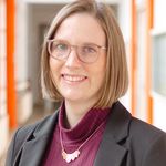 Lena Klopfstein, wissenschaftliche Mitarbeiterin an der Professur Verkehrssystemplanung, leitet zukünftig die Geschäftsstelle des Logistik Netzwerk Thüringen. (Foto: Marco Fedior)