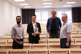 Das Team der Professur Bauphysik freut den Gewinn des Lehrpreises 2021: Dr.-Ing. Hayder Alsaad, Prof. Dr.-Ing. Conrad Völker, Uwe Cämmerer-Seibel und Gerd Kiesel (v.l.)