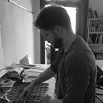 Chadde beim Modellbau im Weimarer Studio