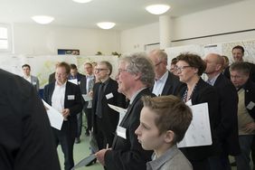 Neben der Fachjury waren viele Interessierte vor Ort, um sich einen Überblick über die Ergebnisse des Planwettbewerbs zu verschaffen. (Quelle: Neue Zeche Westerholt, Foto: Jan Federmann)