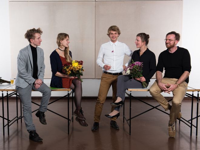 Gruppenfoto der Preisträger für die besten Master-Abschlussarbeiten: v.l.n.r.: Iuliia Osintseva, Toni Sticht, Benjamin Lindner, Tom Erdmann, Lisa-Marie Hottenrott - nicht im Bild: Katja Jantzen