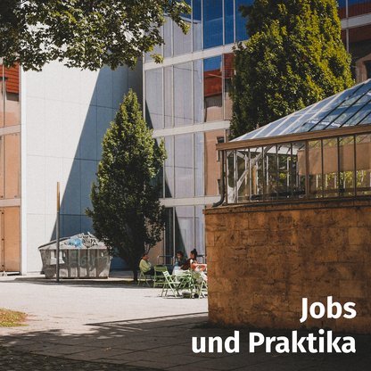 Foto von Gebäuden der Bauhaus-Universität, darunter das Bauhaus-Atelier, mit Überschrift: Jobs und Praktika