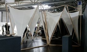 ...bis die Pavillons perfekt ausgerichtet sind. (Fotos: Torsten Müller)
