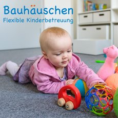The photo shows a baby playing in the Bauhäuschen facilities.