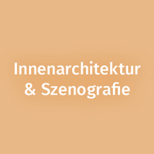 Arbeitsfeld Innenarchitektur & Szenografie: Sowohl Innenarchitektur als auch Szenografie zielen darauf ab, Räume zu gestalten, die eine Bedeutung und Wirkung haben, sei es in Wohn- oder Geschäftsgebäuden, kulturellen Einrichtungen oder temporären Veranstaltungen. Die Unterschiede zwischen den beiden Bereichen liegen in ihren Schwerpunkten und Anwendungen, wobei Innenarchitektur sich hauptsächlich auf funktionale und ästhetische Aspekte von Innenräumen konzentriert, während Szenografie Geschichten und Erlebnisse durch die Gestaltung von Räumen und Umgebungen vermittelt.