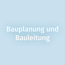 Arbeitsfeld: Bauplanung & Bauleitung: Die Bauplanung und Bauleitung sind zwei wesentliche Aufgabenbereiche, die Architekten während des Bauprozesses übernehmen. Diese Phasen sind entscheidend, um sicherzustellen, dass das architektonische Konzept erfolgreich in die Realität umgesetzt wird und das Gebäude den vorgesehenen Anforderungen entspricht.