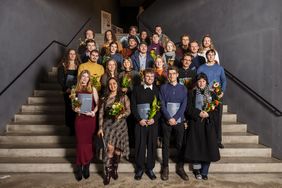 Im Rahmen des Festaktes wurden Absolvent*innen für ihre herausragenden Studienleistungen sowie für hervorragende Abschlussarbeiten ausgezeichnet. Foto: Bauhaus-Universität Weimar/ Thomas Müller
