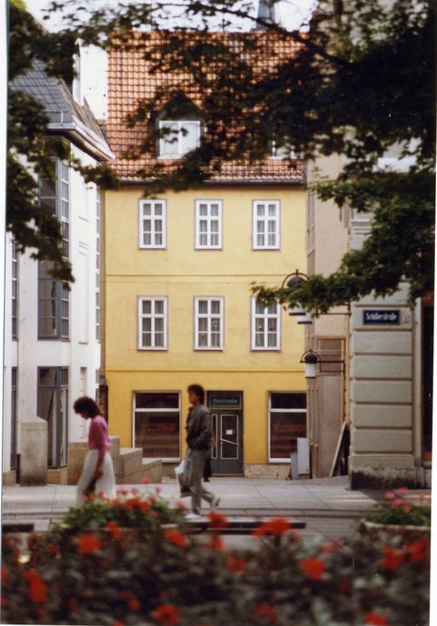 2. Juni 2023, 18 Uhr, Bauhaus-Museum Weimar Schillerstraße, 1989 (Foto: Sludge G) 