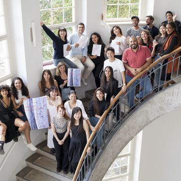 Group of international students in the main building of Bauhaus-Universität Weimar. Photo: Carlos Santos
