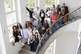 Foto: Carlos Santos Gruppe von internationalen Studierenden im Hauptgebäude der Bauhaus-Universität Weimar. Foto: Carlos Santos