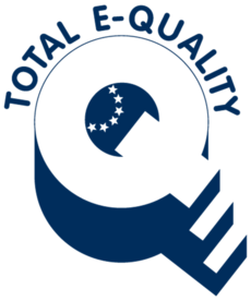 The logo of the »Total E-Quality« Seal consists of a three-dimensional letter »Q« and the words »Total E-Quality« written above it. The inversed slant of the letter »Q« forms a set of stairs with three steps. At the center of the letter »Q«, a half-circle of 6 stars alludes to the flag of the European Union. 