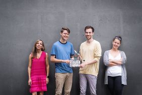 Die vier abgebildeten Personen sind von links nach rechts: Claudia Danne (Producerin, UFA Serial Drama), Mirko Muhshoff (Autor, Regisseur und Rolle des LENNART SCHOWIAK), Jano Kaltenbach (Autor, Regisseur und Rolle des SIMON DOMANN), Helga Löbel (Produzentin, UFA Serial Drama). Foto: Sascha Hoecker.