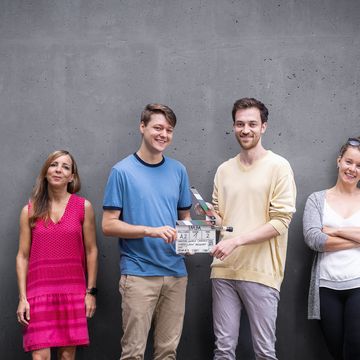 Die vier abgebildeten Personen sind von links nach rechts: Claudia Danne (Producerin, UFA Serial Drama), Mirko Muhshoff (Autor, Regisseur und Rolle des LENNART SCHOWIAK), Jano Kaltenbach (Autor, Regisseur und Rolle des SIMON DOMANN), Helga Löbel (Produzentin, UFA Serial Drama). Foto: Sascha Hoecker.