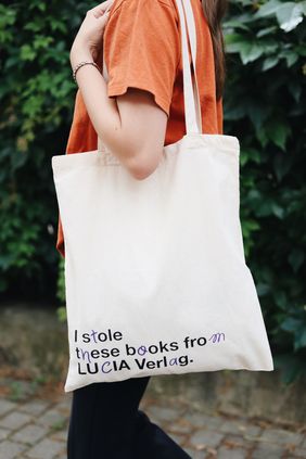 Der LUCIA Verlag ist mit insgesamt 16 Publikationen auf der Leipziger Buchmesse vertreten. Foto: LUCIA Verlag Der LUCIA Verlag ist mit insgesamt 16 Publikationen auf der Leipziger Buchmesse vertreten. Foto: LUCIA Verlag