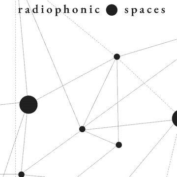 Die Ausstellung »Radiophonic Spaces« präsentiert Besucherinnen und Besuchern über 200 Werke der Radiokunst. (Foto: Cover der Ausstellungsbroschüre)