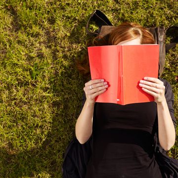 Sie stehen mit beiden Beinen im Berufsleben und möchten sich trotzdem weiterqualifizieren? Informieren Sie sich über ein berufsbegleitendes Fernstudium in Weimar! (Foto: Jens Hauspurg)