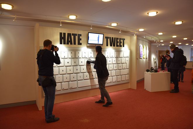 Hate Tweet Installation