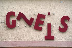 Eingang des »Projekt EINS« in der Schützengasse (Foto: Bauhaus-Universität Weimar, Rebecca Zachau)