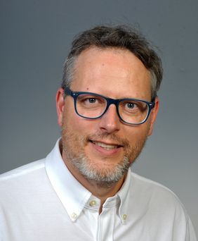 Prof. Stefan Kollmannsberger erforscht an der Bauhaus-Universität Weimar Mikrostrukturen, um 3D-gedruckte Bauwerke sicher und effizienter zu machen. Foto: Professur Data Engineering im Bauwesen Prof. Stefan Kollmannsberger erforscht an der Bauhaus-Universität Weimar Mikrostrukturen, um 3D-gedruckte Bauwerke sicher und effizienter zu machen. Foto: Professur Data Engineering im Bauwesen