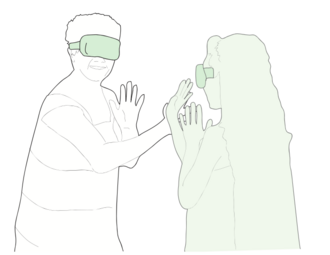 Zwei Personen mit VR Brille spielen ein Klatschspiel.