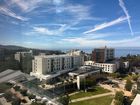 Ausblick aus einem Fenster auf den Campus der UCSD
