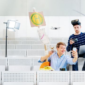 Irgendwas mit Medien – Mirko Muhshoff spielt Lennart und Jano Kaltenbach (re.) spielt Simon. Bildrechte: MDR/UFA/Sascha Hoecker