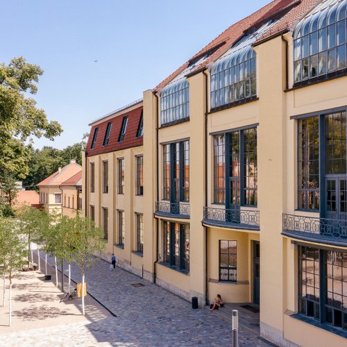 Photo of the main Building of the Bauhaus-Universität Weimar