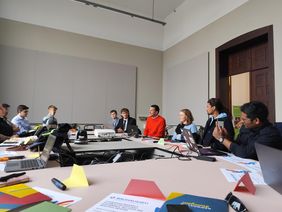 Prof. Peter Benz begrüßte die Teilnehmenden an der Bauhaus-Universität Weimar. Foto: Anke Schulze, DIB