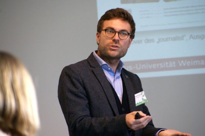 Christopher Buschow spricht zu "Erfolgs- und Misserfolgsfaktoren von Entrepreneurial Journalism" (Foto: Daniel Kunkel).