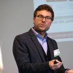 Christopher Buschow spricht zu "Erfolgs- und Misserfolgsfaktoren von Entrepreneurial Journalism" (Foto: Daniel Kunkel).