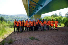 Exkursionsgruppe am 13.6.2025 unter der Talbrücke Haseltal bei Suhl